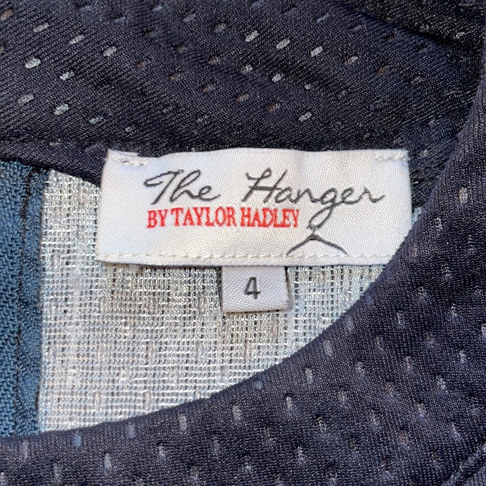 NWOT.  Women’s size 4 navy blue top. - Picture 3 of 5